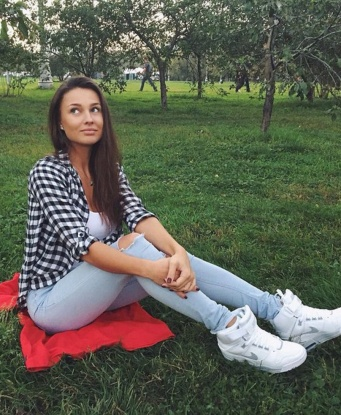 Не одну секунду не пожалеешь, проведенную со мной в Москве! Я мастерица в искусстве наслаждения, мои услуги превзойдут все твои ожидания. Откройся новым эмоциям и удовольствию. У меня широкий выбор возможностей, которые позволят тебе насладиться каждой минутой нашей встречи. Мои отзывы говорят сами за себя - клиенты остаются очарованы и возвращаются ко мне снова и снова. Доверься мне и погрузись в мир наслаждения и страсти. Встречи со мной станут незабываемыми. Позвони мне и запомни каждое мгновение, проведенное в моей обнаженной компании. Не забудь взглянуть на мои фото - они подчеркнут мою красоту и сексуальность. Жду тебя в Москве! 12448, 25 лет